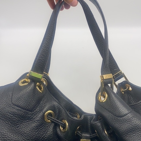 Michael Kors - Camden Black Pebbled Leather Shoulder Handbag With Snap Closure - Picture 9 of 16